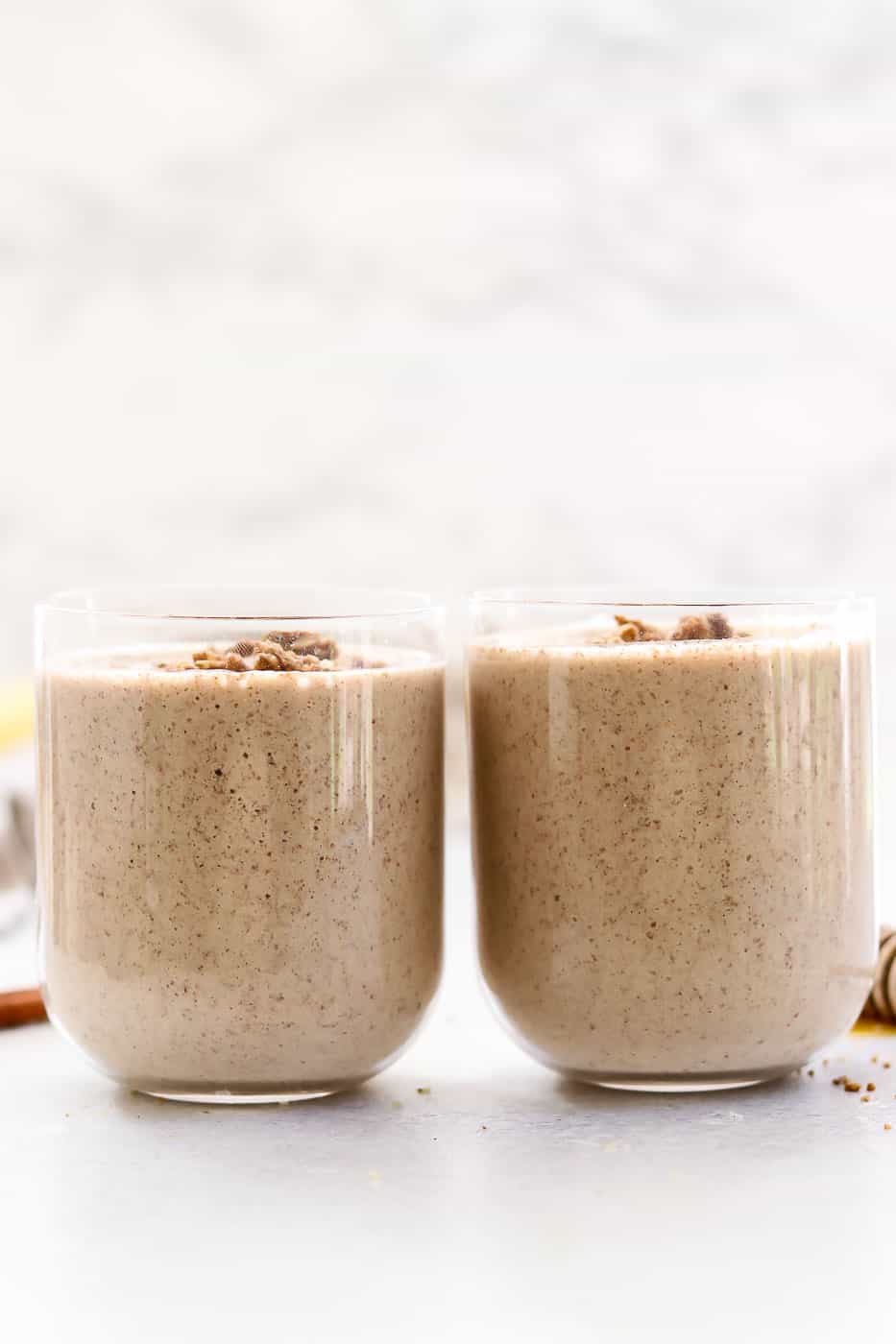 two cups side by side with maca smoothie. 