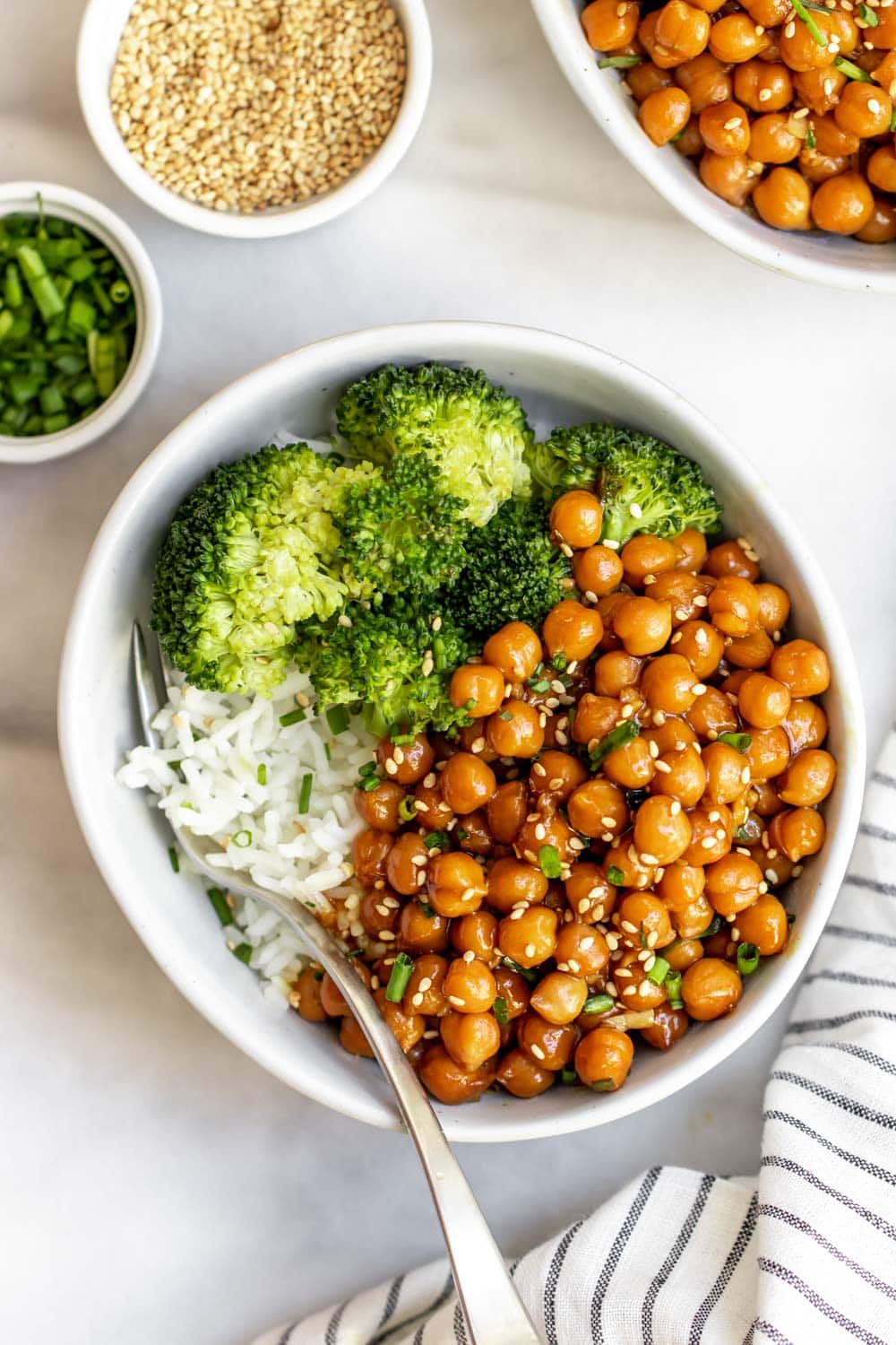 Vegan Sesame chickpeas with steamed broccoli and chives on top.