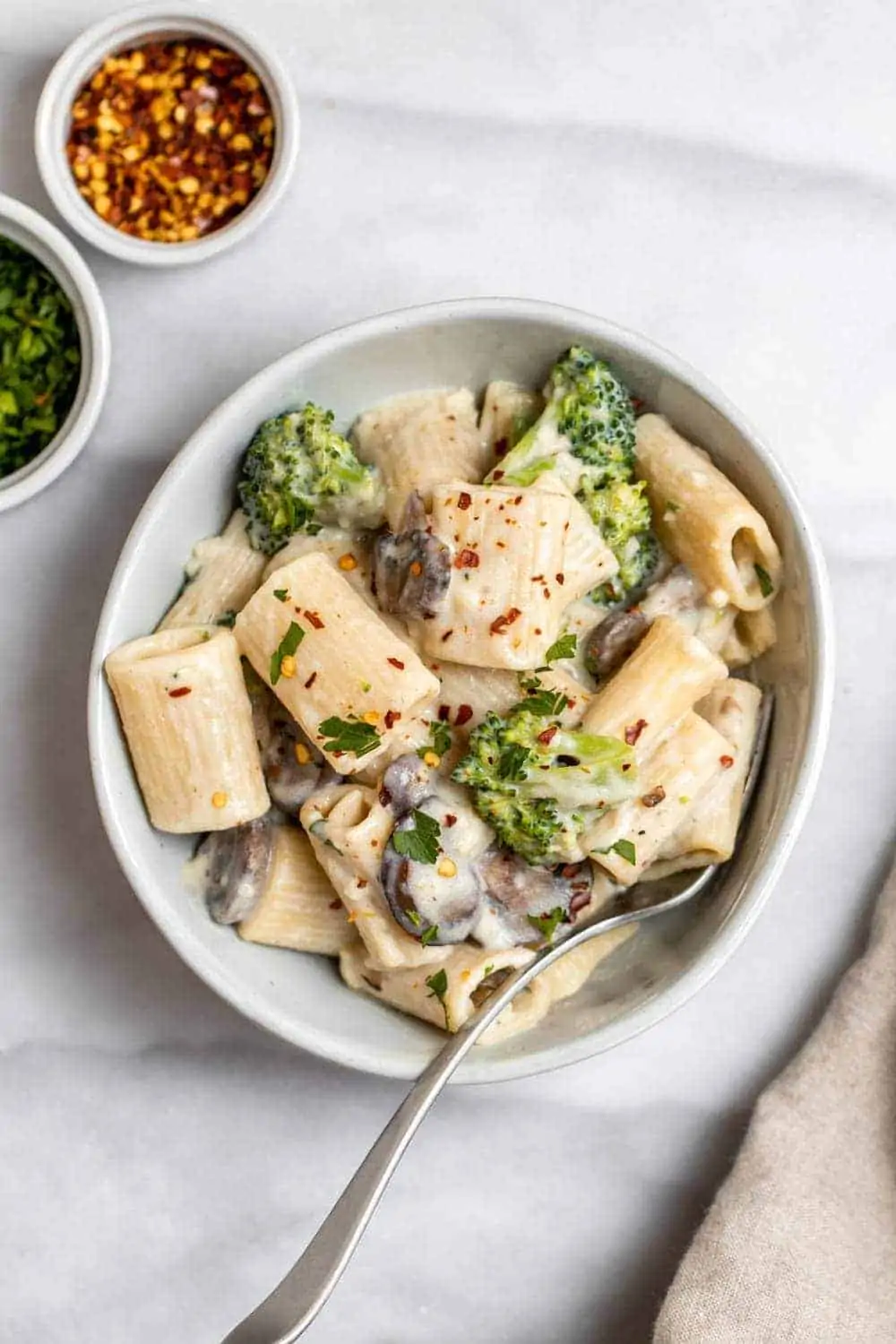 Vegan mushroom broccoli pasta with garlic sauce.