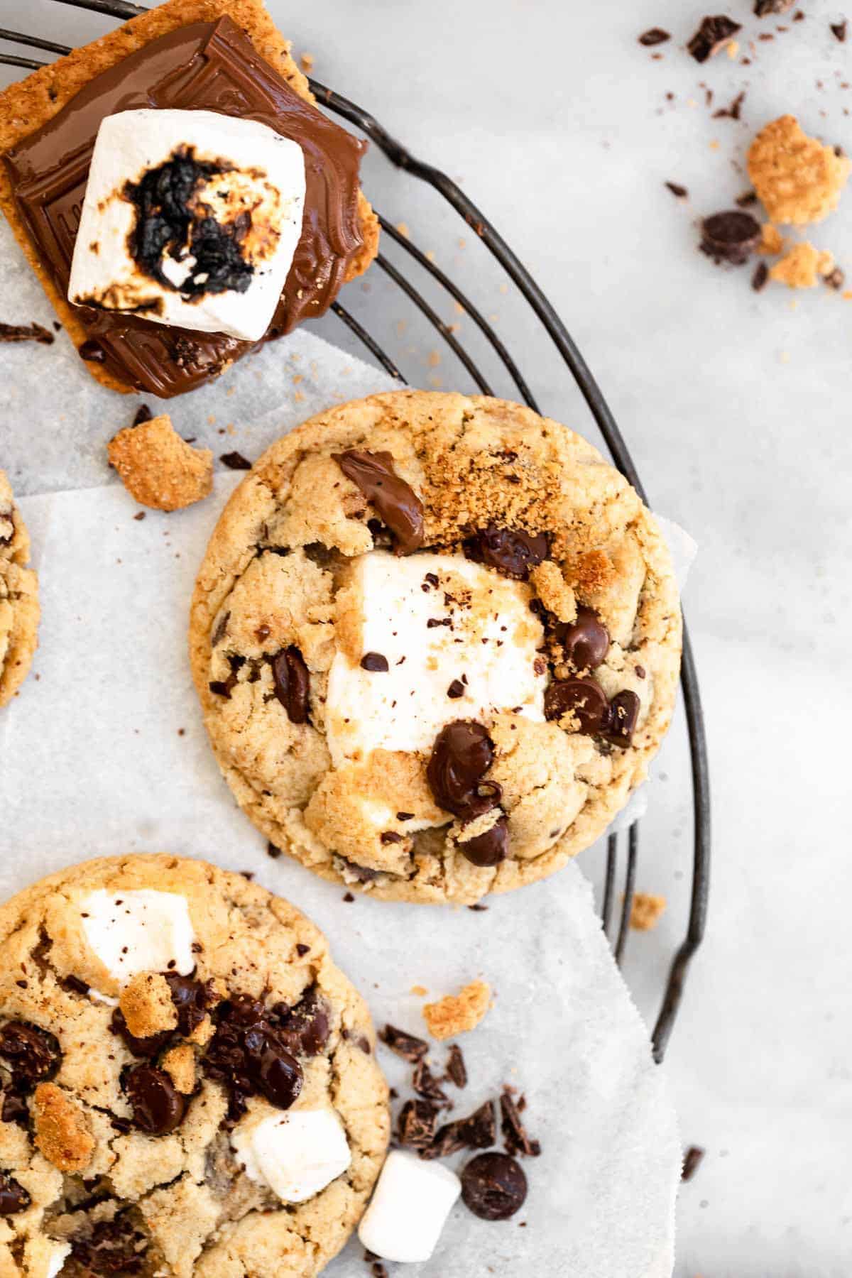 https://eatwithclarity.com/wp-content/uploads/2021/02/smores-marshmallow-cookies-3.jpg
