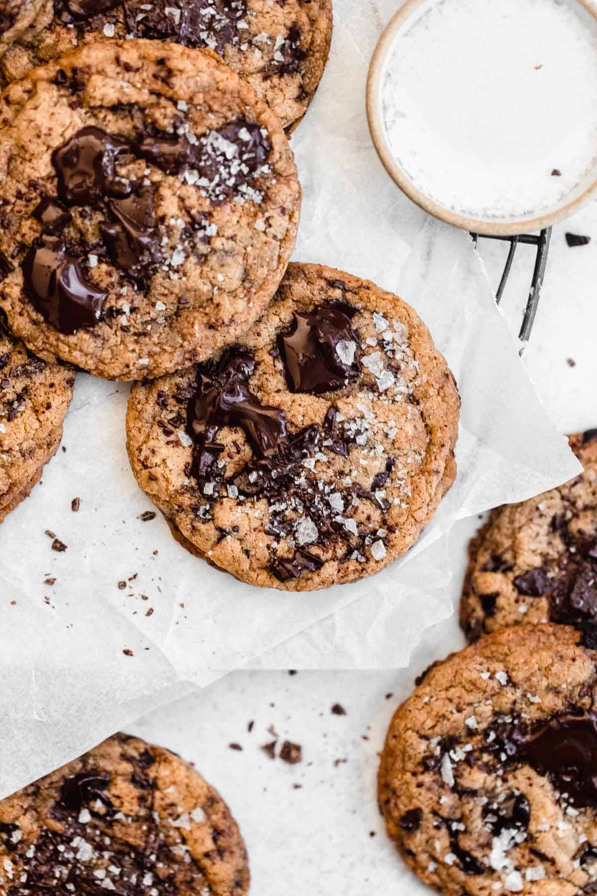 tahini chocolate chip cookies in a glass bowl