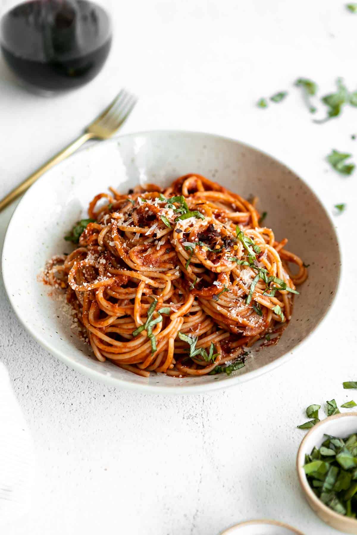 vegan pomodoro sauce with spaghetti in a bowl