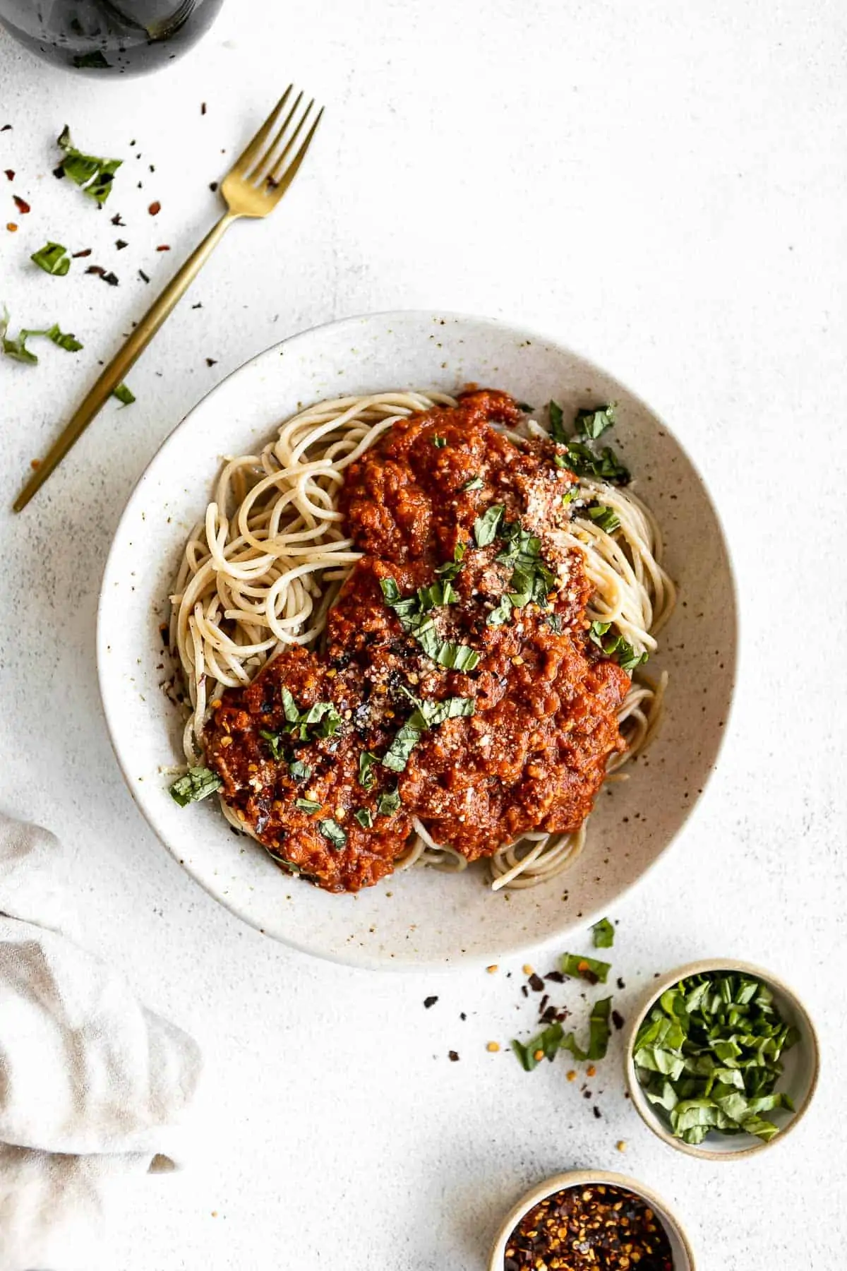 gluten free chicken bolognese with fresh basil on top 