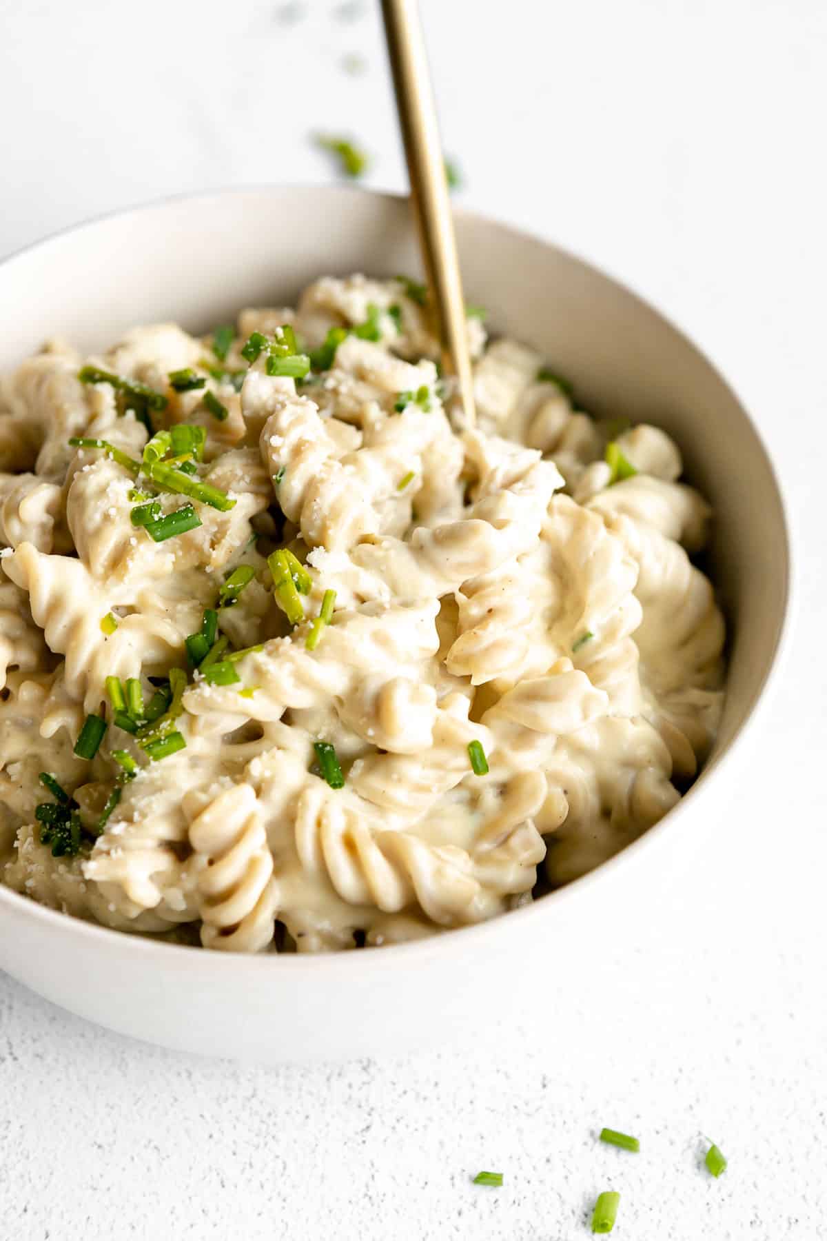 vegan cauliflower mac and cheese in a bowl with rotini pasta