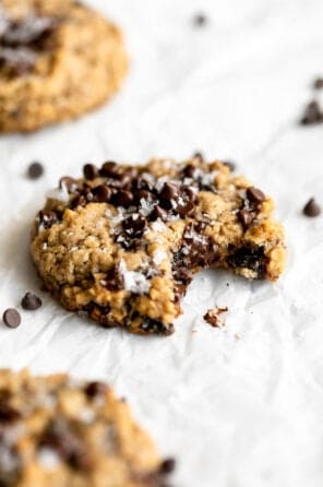 vegan-oatmeal-raisin-cookies
