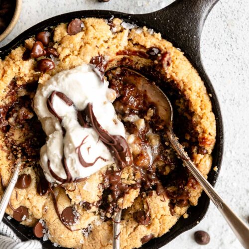 cast iron skillet cookie // chocolate chip — the farmer's daughter
