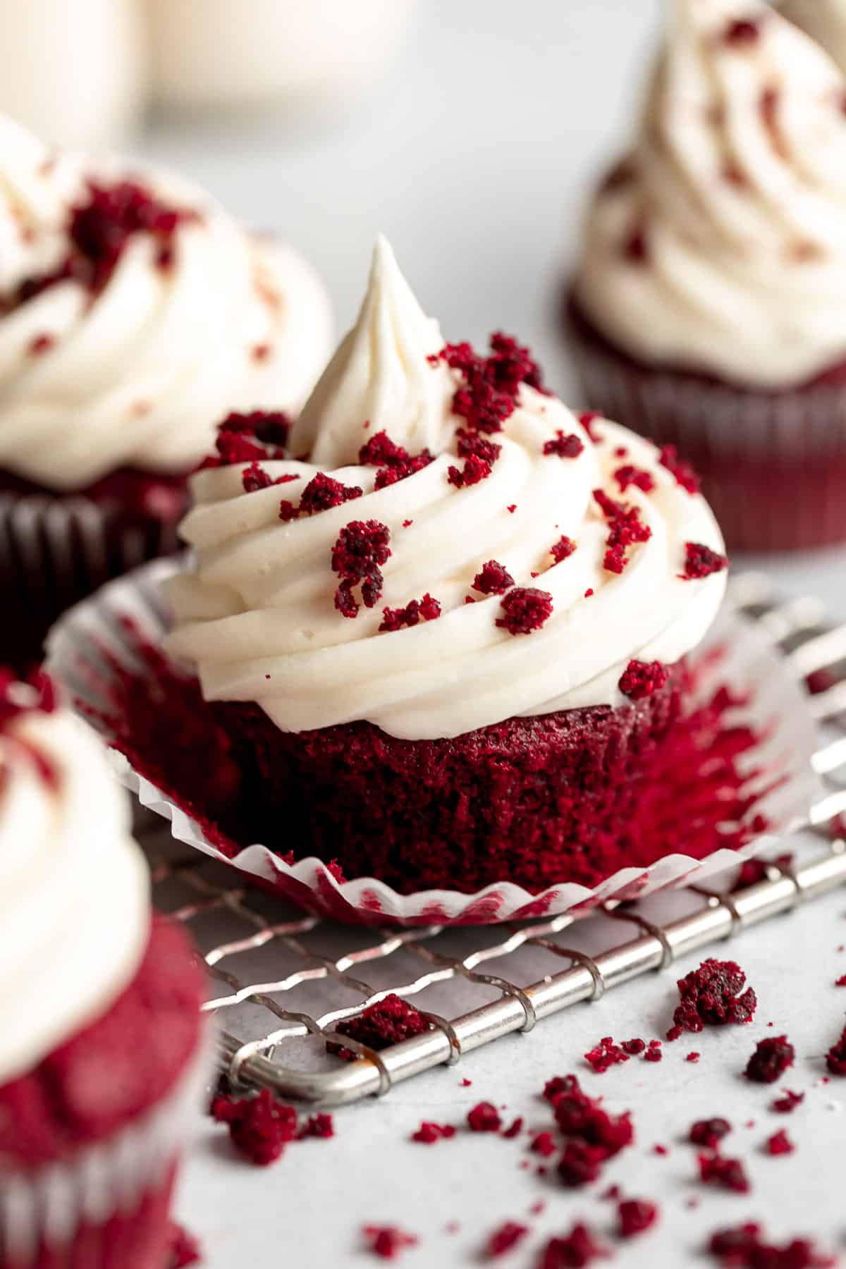vegan red velvet cupcakes with frosting
