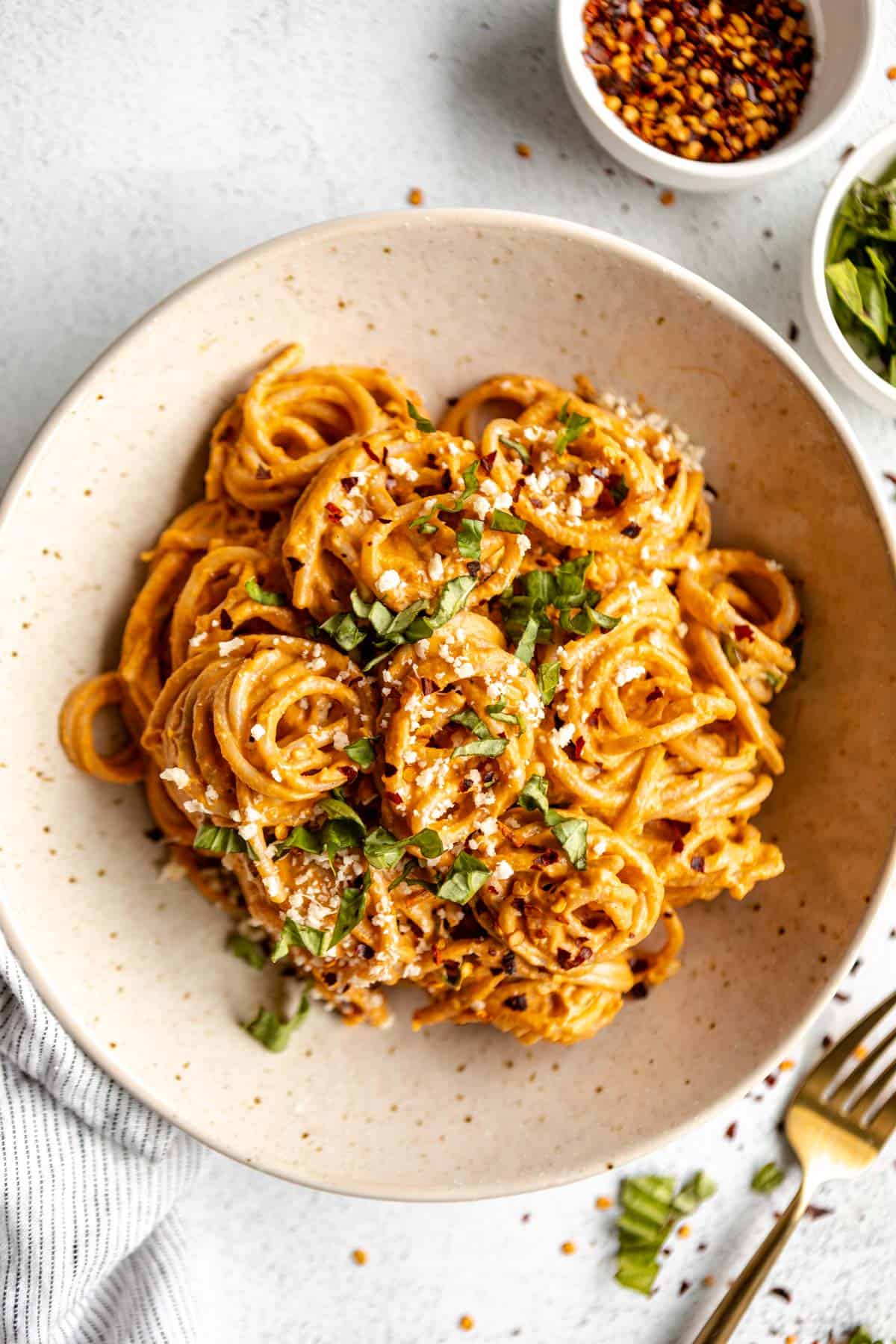 roasted red pepper pasta in a bowl with spaghetti