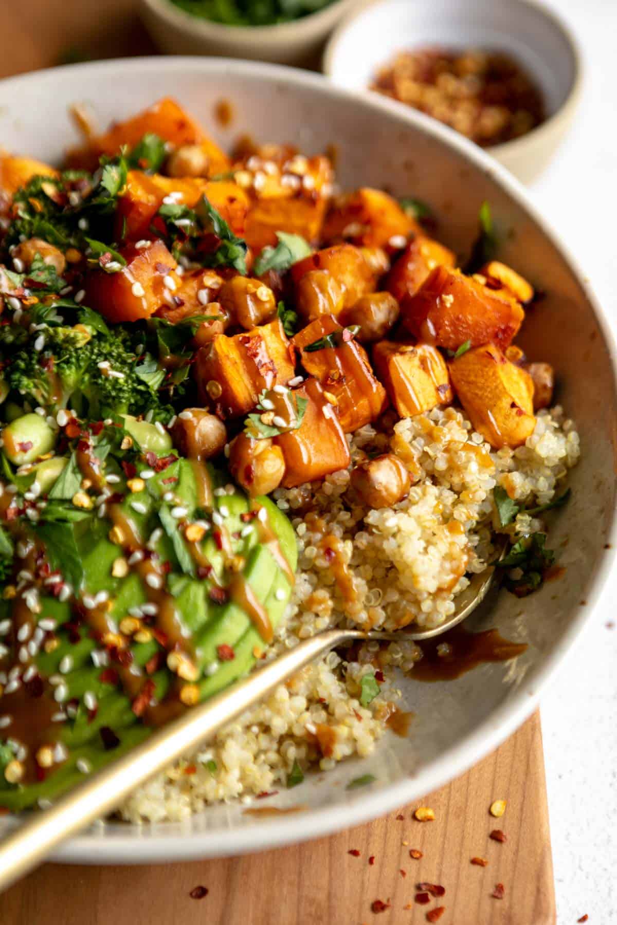 vegan sweet potato buddha bowl with chickpeas and peanut sauce