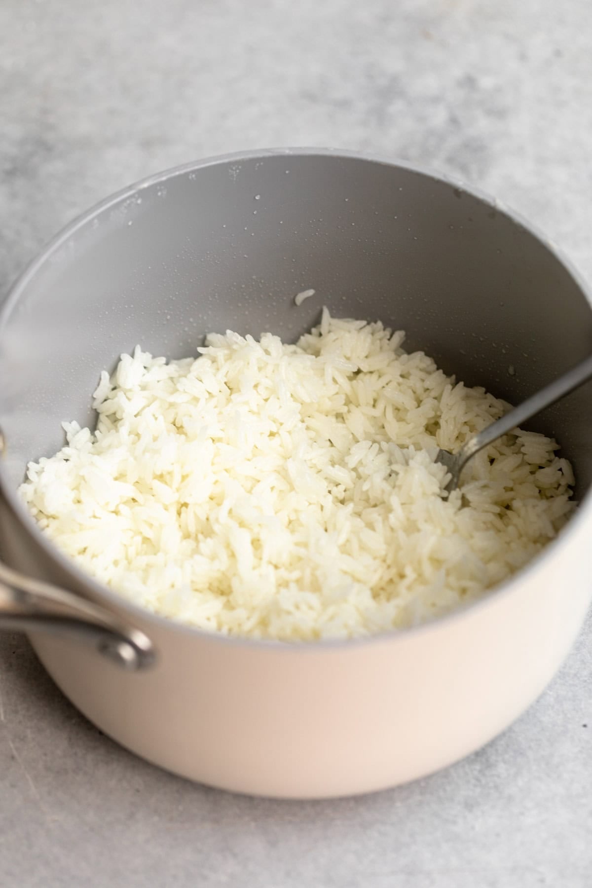 showing how to cook jasmine rice in a pot
